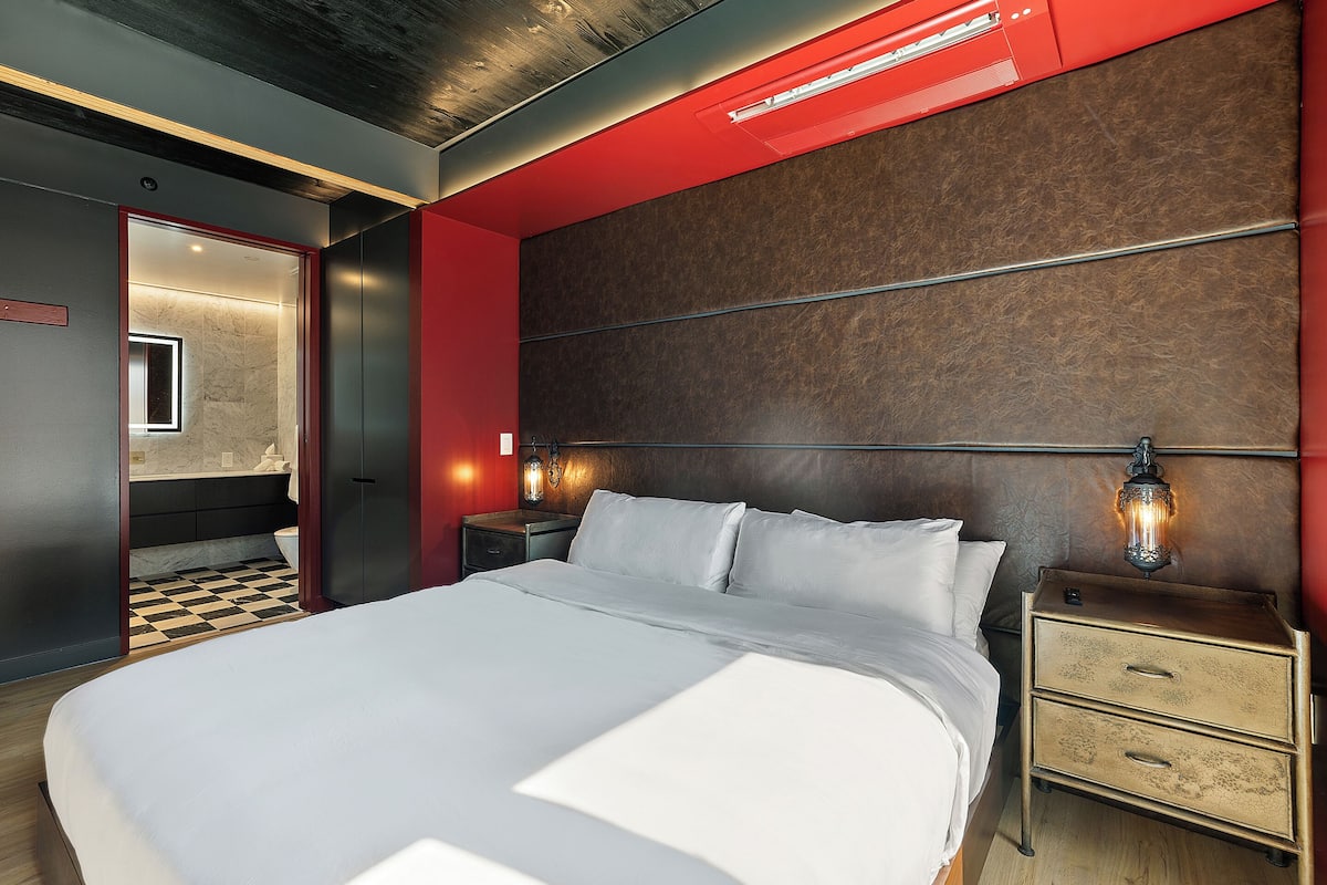 Appartement | 1 chambre, décor unique, ameublement unique, fer et planche à repasser