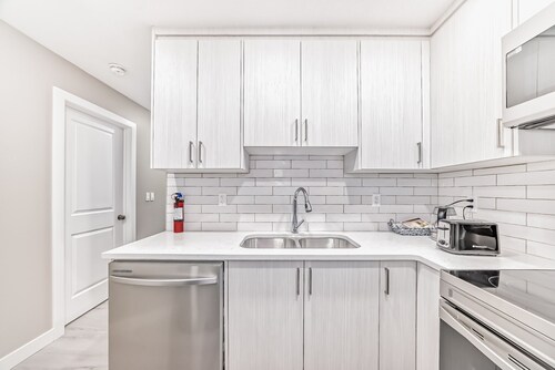 Private entrance one bedroom one bath basement suite.
Registration # BL277166
