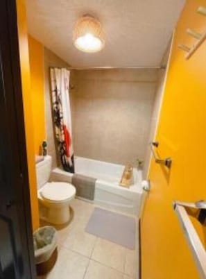 Bathroom - Lu Yao Inn OP (Calgary)