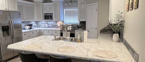 Micro-ondes, four, plaque de cuisson, lave-vaisselle