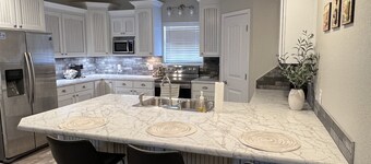 Tranquil 3-bedroom barn right next to Lake Tenkiller in Vian with WiFi, AC