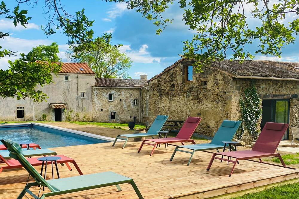 Historic Farmhouse and guesthouse with large pool and 6 acres of private land.
