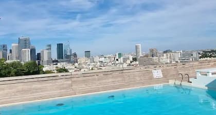 Comfortion Le Papillon - view of Paris and pool