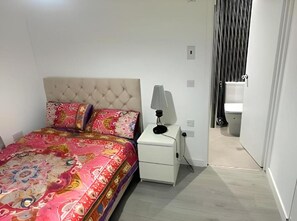 Standard Double Room, 1 Double Bed | Desk, soundproofing, free WiFi, bed sheets - OYO Stay Inn Elmbank Terrace (Aberdeen)