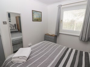 2 bedrooms, individually decorated, individually furnished, free WiFi - 13 Gower Holiday Village (Swansea)