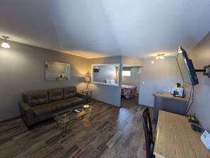 Standard Room | Living area - Thunderhill Motel (Swan River)