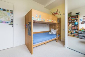 3 slaapkamers, een strijkplank/strijkijzer, wifi, beddengoed