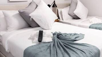 6 dormitorios, tabla de planchar con plancha, cuna de viaje