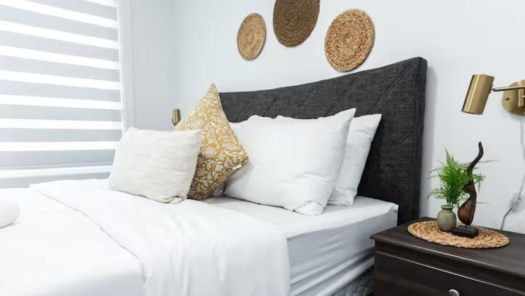 6 habitaciones, tabla de planchar con plancha y cuna de viaje 