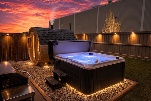 Urban Utopia - Hot Tub - Barrel Sauna - BBQ - Firetable - AC