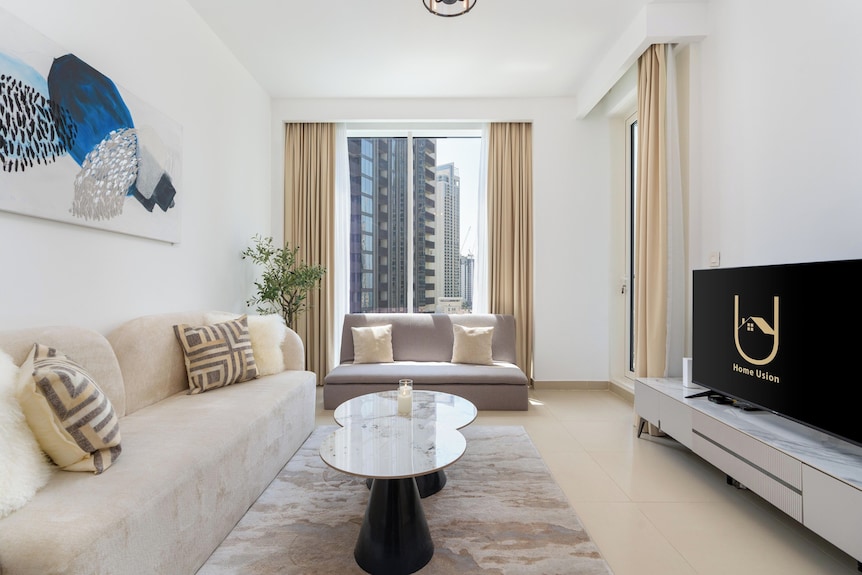 Luxury Pool View Apartment - Dubai