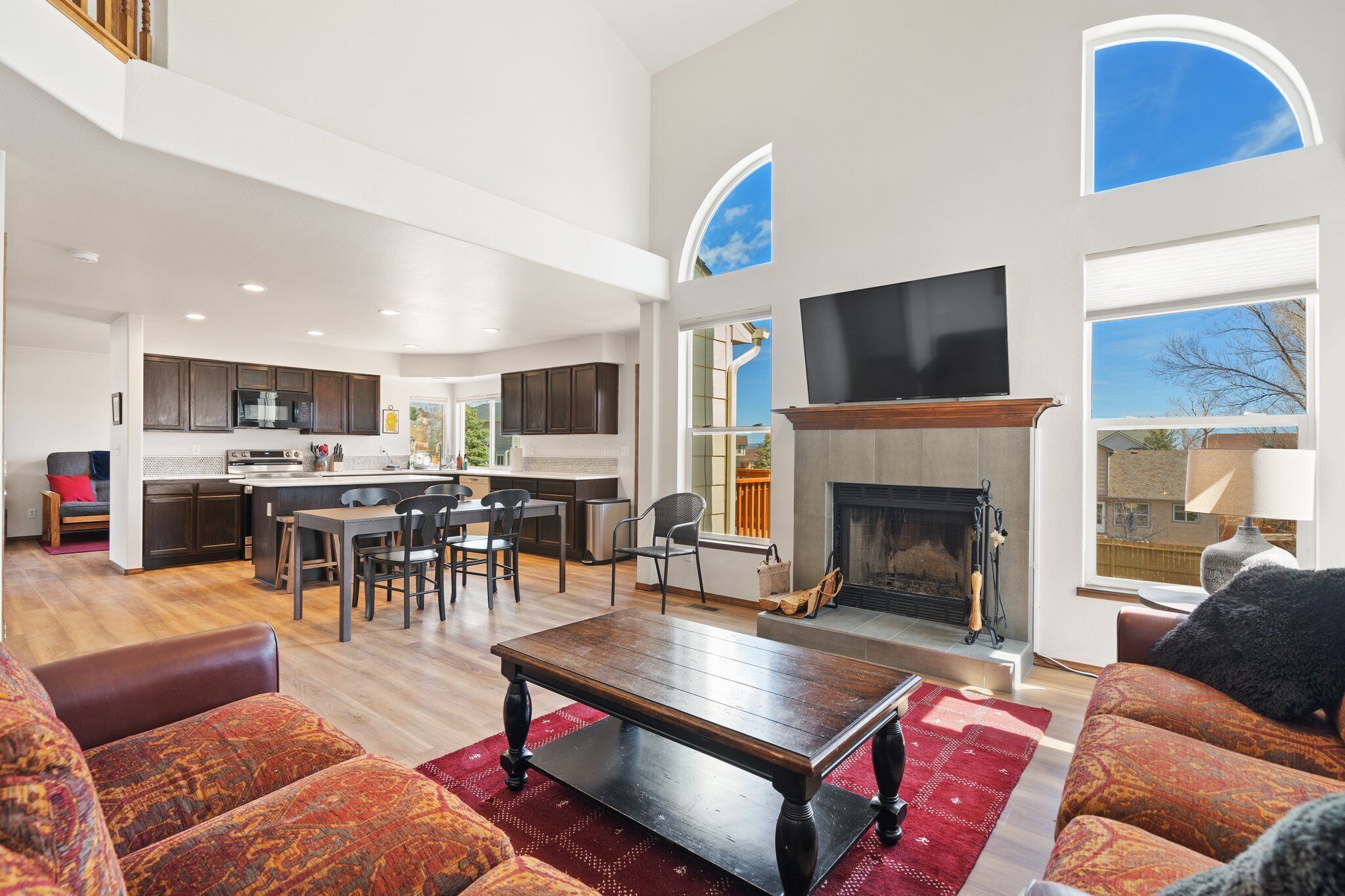 Smart-TV, peis og bøker