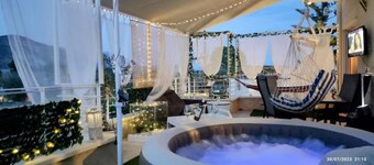 Άνετο παραθαλάσσιο διαμέρισμα με υδρομασάζ , δέκα λεπτά από τους Δελφούς !