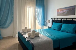 3 bedrooms, desk, iron/ironing board, travel cot