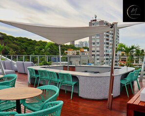 Outdoor dining - LM Setai Yacth (João Pessoa)