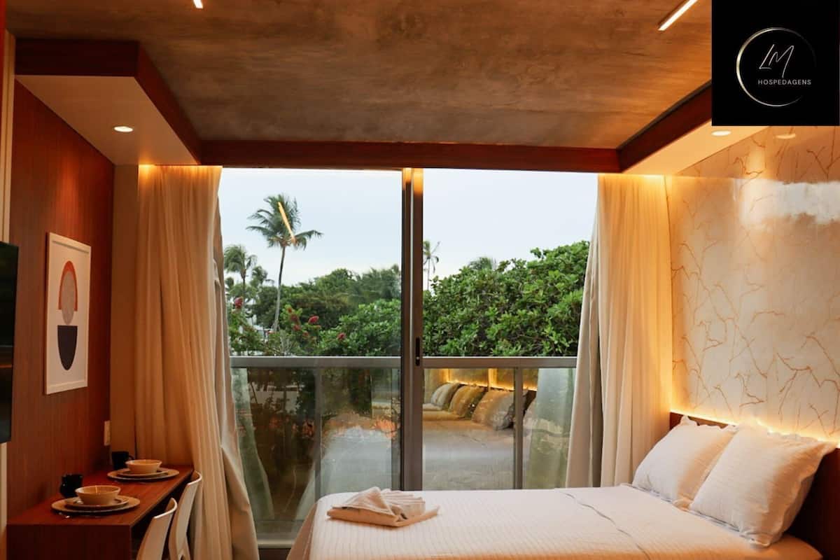 Quarto quádruplo luxo | Camas com colchões pillow-top, escrivaninha