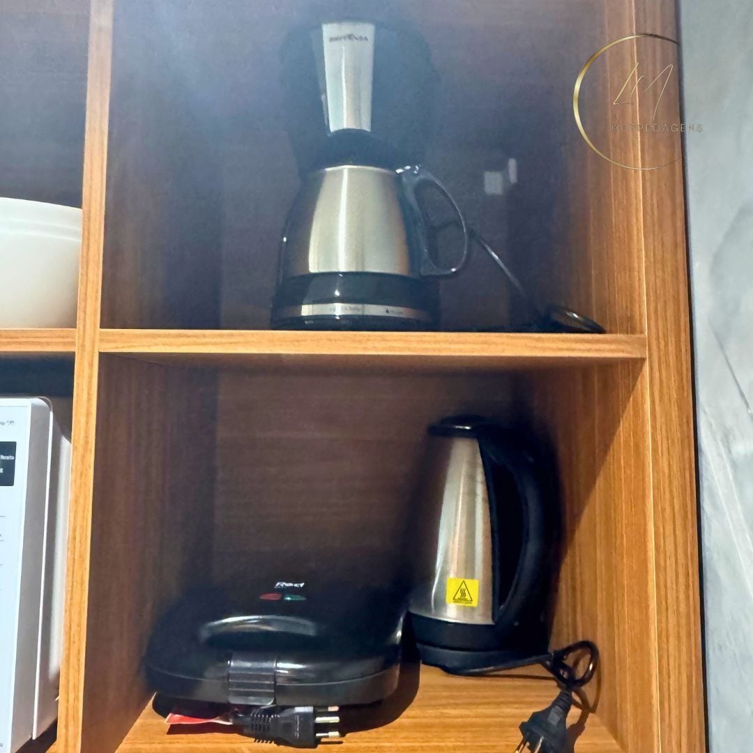 Kopi dan/atau alat penyeduh kopi
