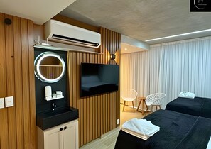 Quadruple Room | Pillowtop beds, desk, laptop workspace, free WiFi - LM Setai Yacth (João Pessoa)