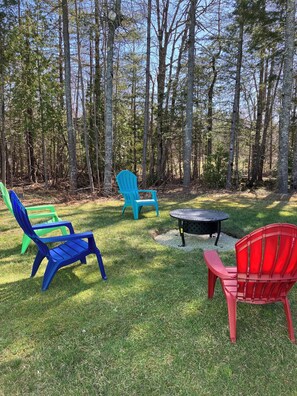 Property grounds - The Buoy House - Acadia (Trenton)