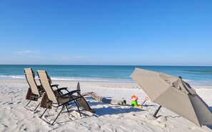 Chaise longue, serviettes de plage