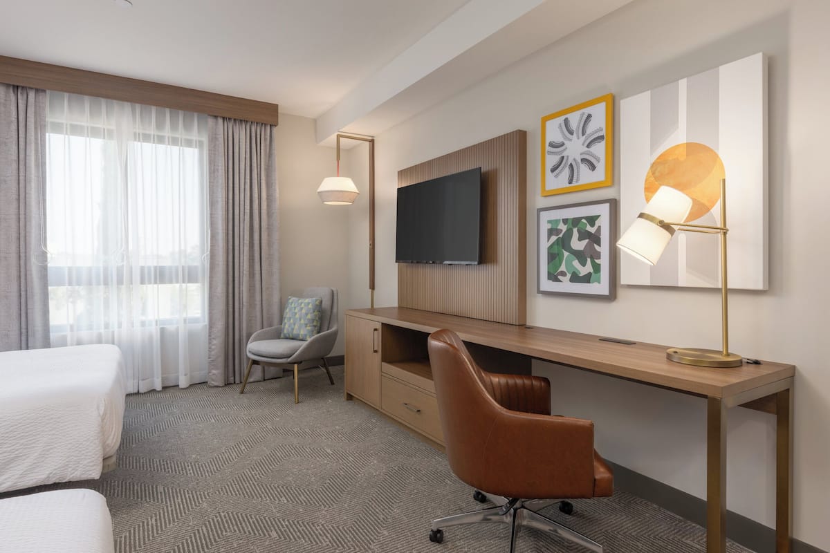 Desk, laptop workspace, iron/ironing board, free WiFi