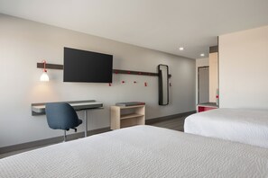Pillowtop beds, desk, laptop workspace, blackout drapes - avid hotel Oak Creek by IHG (Oak Creek)
