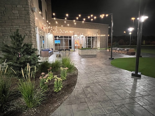 Holiday Inn Express & Suites Chicago Schaumburg by IHG