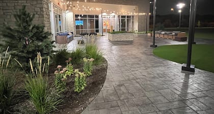 Holiday Inn Express & Suites Chicago Schaumburg by IHG
