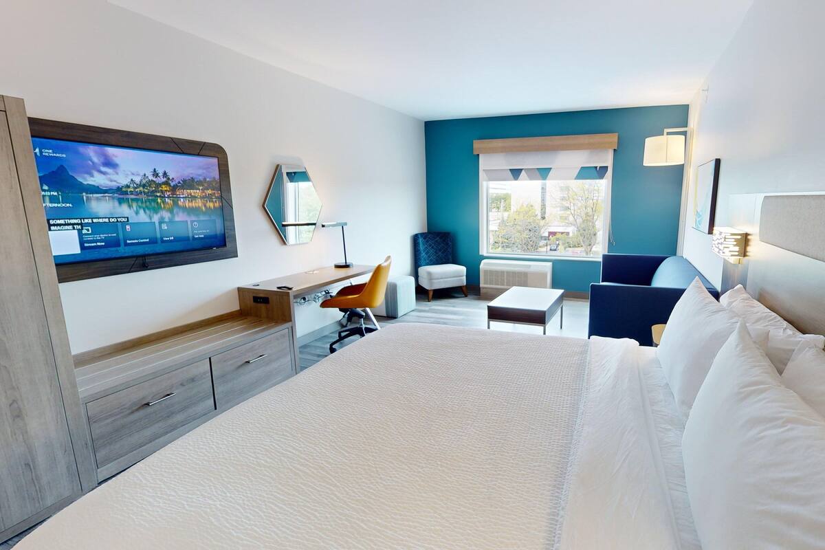 Premium bedding, down duvets, in-room safe, desk
