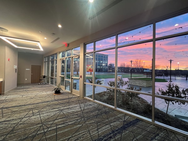 Yfirbyggður inngangur