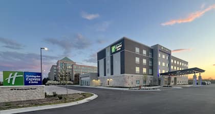 Holiday Inn Express & Suites Chicago Schaumburg by IHG