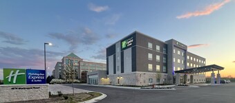 Holiday Inn Express & Suites Chicago Schaumburg by IHG