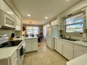 Fridge, microwave, oven, stovetop - 3 Min Walk to Beach- Arcade- 2 Living Rooms- 2 Kitchens- (Daytona Beach)