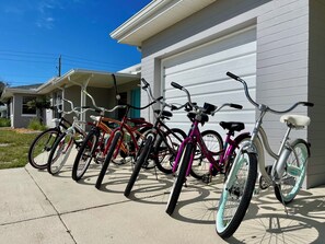 Property grounds - 3 Min Walk to Beach- Arcade- 2 Living Rooms- 2 Kitchens- (Daytona Beach)