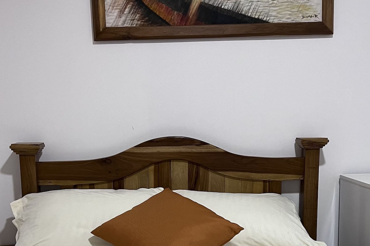 Basic Double Room | Desk, WiFi (free)