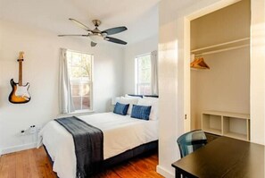 2 bedrooms, iron/ironing board, internet, bed sheets - Cozy house, big backyard, fast Wi-Fi (Austin)