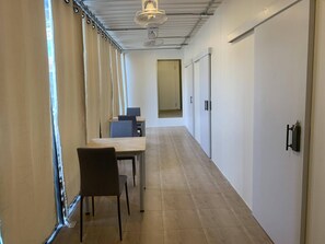 Dormitori compartit, només per a dones | Sala d'estar