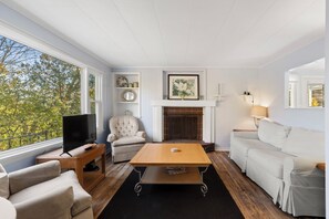 TV - Upper Terrace in the Three Pines Resort (Frankfort)