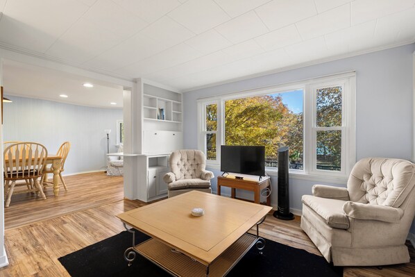 TV - Upper Terrace in the Three Pines Resort (Frankfort)