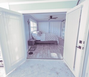 3 多间卧室、熨斗/熨衣板、WiFi、床单