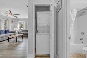 Hårtørrer, håndklæder