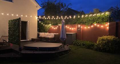 3 Bedroom House, Hot Tub,torbay, Sleeps 6, Parking