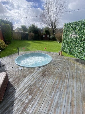 House | Property grounds - 3 Bedroom House, Hot Tub,torbay, Sleeps 6, Parking (Newton Abbot)