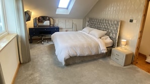 House - 3 Bedroom House, Hot Tub,torbay, Sleeps 6, Parking (Newton Abbot)