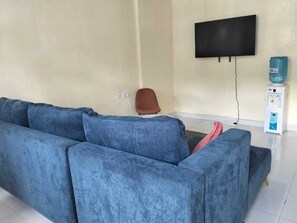 Apartamento City | Zona de estar | Una Smart TV