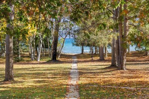 Property grounds - Lower Terrace in Three Pines Resort (Frankfort)