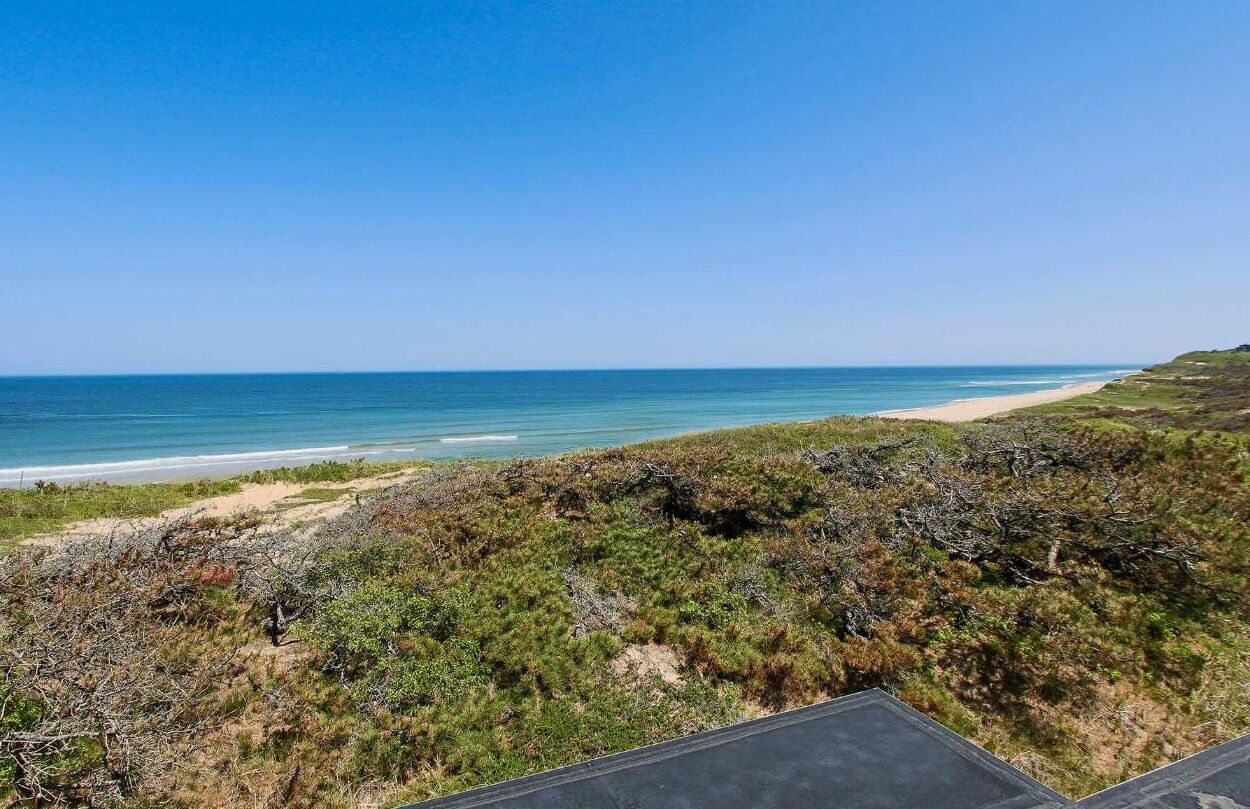 WATERFRONT! WALK TO BEACH ACCESS! Beautiful 3 Bedroom, 2.5 bath, family compound