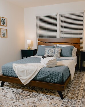 3 bedrooms, iron/ironing board, free WiFi, bed sheets - Kasita Cornelius West | king&queen beds | NEW! (Cornelius)