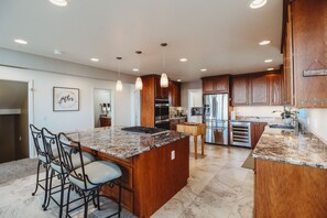 冰箱、微波炉、烤箱、炉灶