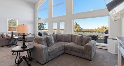 Luxury 6-bedroom home with View, Arcade Table, Fire table, Jet tubs, Deck, Wi-Fi